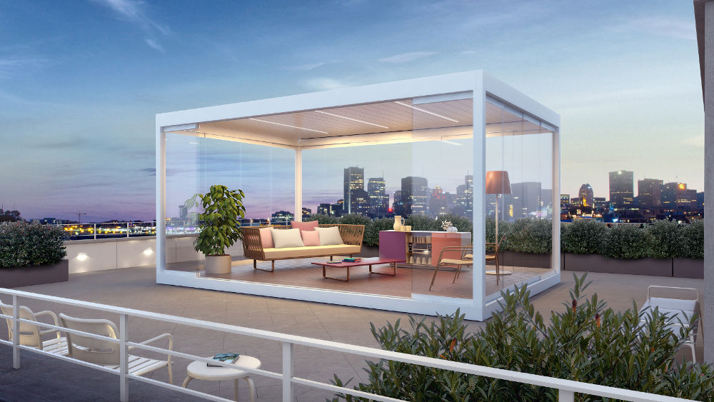 Lamellendach auf einer Dachterrasse in der Dämmung. Mit Glas-Schiebewänden und LED Beleuchtung. Lamellendach auf einer Dachterrasse in der Dämmung. Mit Glas-Schiebewänden und LED Beleuchtung.
