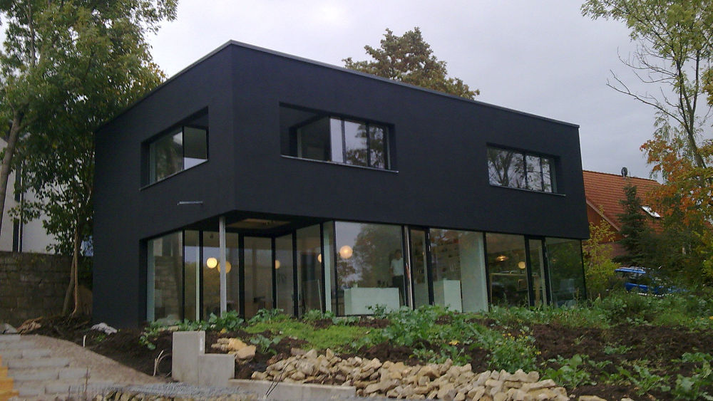 Referenz rahmenloses revo-Fenster Einfamilienhaus kubisch schwarz Ortenau Referenz rahmenloses revo-Fenster Einfamilienhaus kubisch schwarz Ortenau